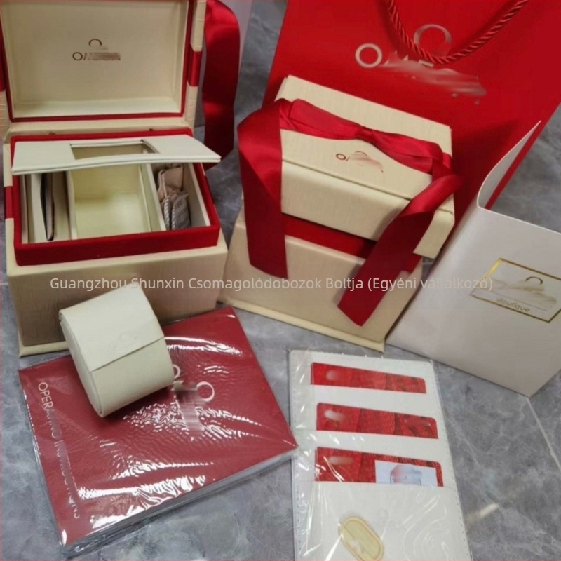 Replika órás doboz – Omi Cafe Konstelláció Pillangó sorozat; Anyag Cortical; Modell Replica watch box; Csomagolás Packing box; Cél: ajándék/általános/ékszer csomagolás; Gyártási folyamat replication process