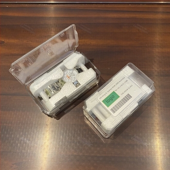 Átlátszó óratartó doboz flip-dizájnnal, modell RLX007, PET műanyag, összekapcsolt flip csomagolás, ajándék- és ékszercsomagoláshoz.