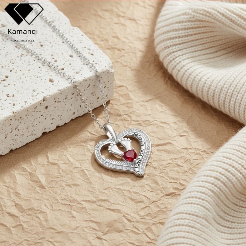 Szív alakú medálos nyaklánc réz és cirkóniával, keresztes lánccal, 41–50 cm hosszú