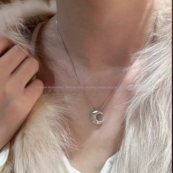 Kulcscsonti nyaklánc reguláris lánccal, rézötvözet medállal, 10 g, finom kidolgozás