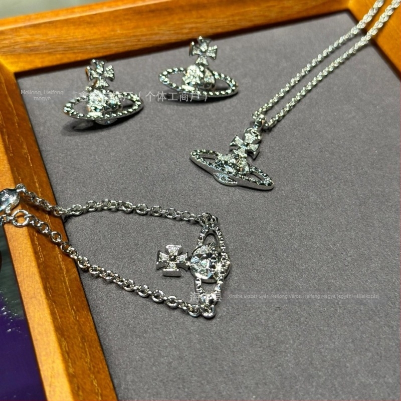 Réz nyaklánc Saturn alakú medállal és rhinestone-relief díszítéssel, kulcscsont-nyaklánccal, Seiko-feldolgozás