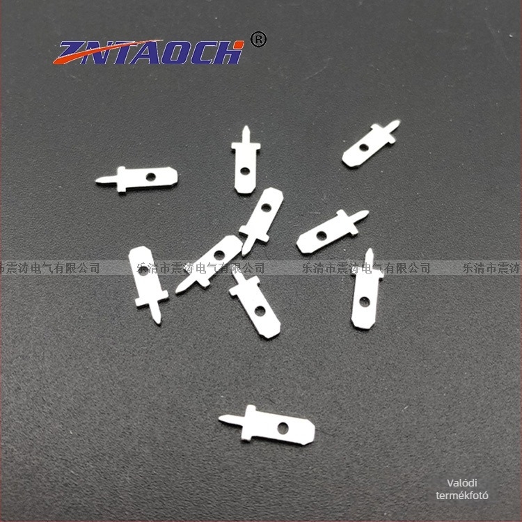 2,8 mm-es PCB egyedi rövid tüske csatlakozó, egyenes forrasztólemez, 0,8 mm vastagság, 10 000 db
