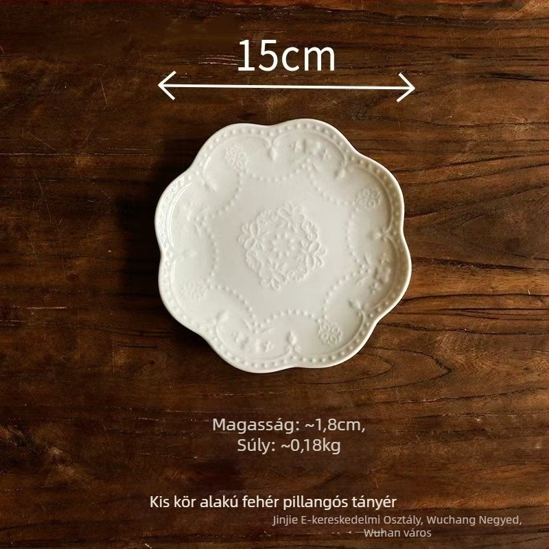 Porcelános tányér kemencés mázzal, csíkos mintázat, csipkézett forma, könnyed luxus retro stílus