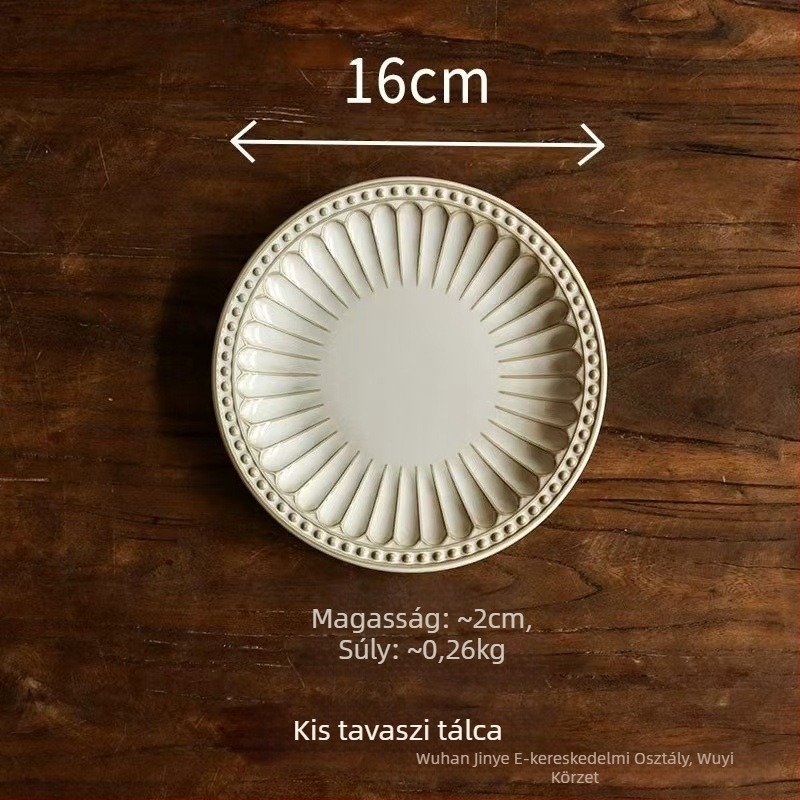 Porcelános tányér kemencés mázzal, csíkos mintázat, csipkézett forma, könnyed luxus retro stílus