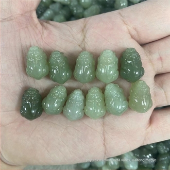 Hetian jade Pixiu átszúrt gyöngy, gravírozott és polírozott