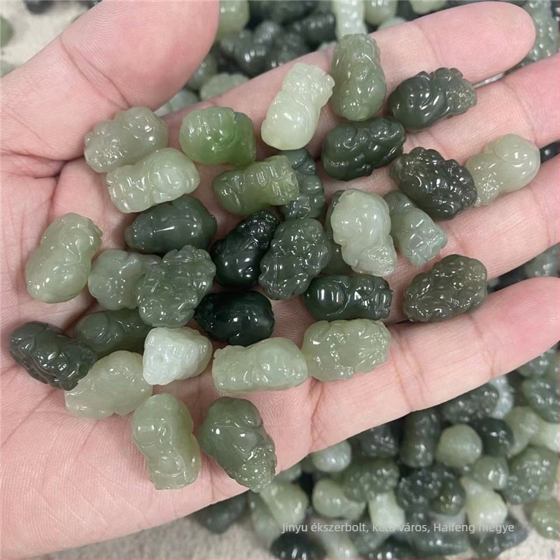 Hetian jade Pixiu átszúrt gyöngy, gravírozott és polírozott