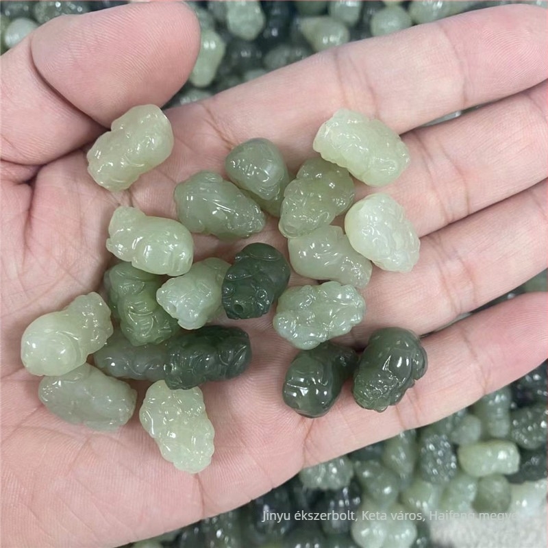Hetian jade Pixiu átszúrt gyöngy, gravírozott és polírozott