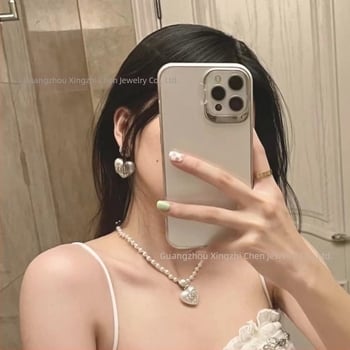 Réz nyaklánc kulcscsonti lánccal és medállal, betű motívummal, elektropoltozással bevonva, medál anyaga: réz, forma: betűk/számok/szöveg