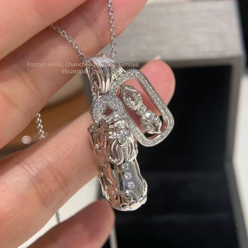 Cross Vajra Pixiu medálos nyaklánc, gyémántos díszítéssel, rézötvözet alapanyagból; medál anyaga: titán acél; csavarodó lánc; többszintű dizájn; új kínai stílus
