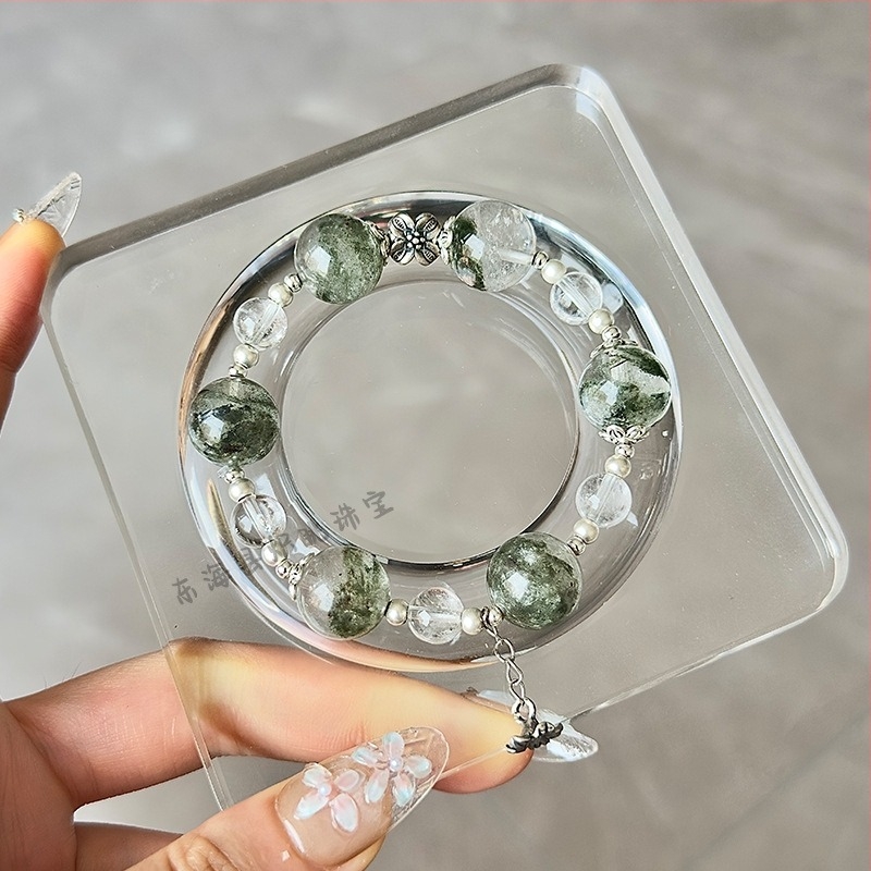 Típus: karkötő • Szellemkristály • Oldalsó kövek nélkül • Könnyed luxus stílus • 2025 tavasz