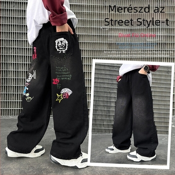 Fiúknak szánt pamut farmernadrág cartoon grafika mintával, magas derekú, elasztikus derékrész, széles lábszárú egyenes szabás, tavasz–ősz