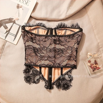 Csipkés camisole pántokkal, szűk szabású, rövid fazon, panel dizájn, poliészter 90–95%