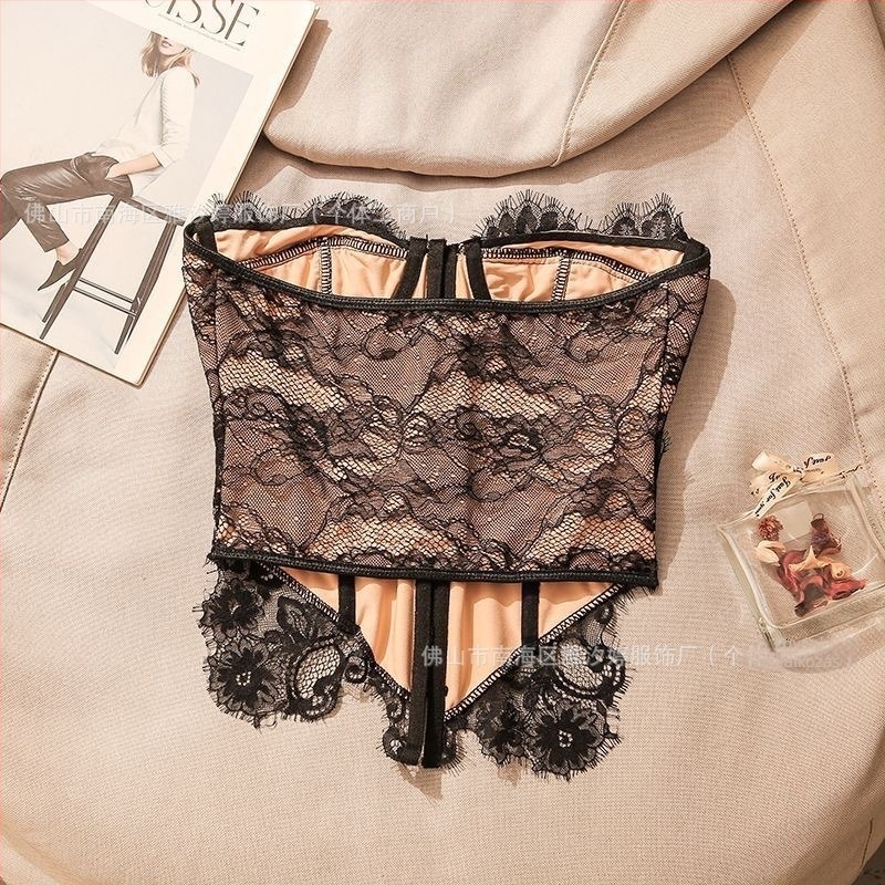 Csipkés camisole pántokkal, szűk szabású, rövid fazon, panel dizájn, poliészter 90–95%