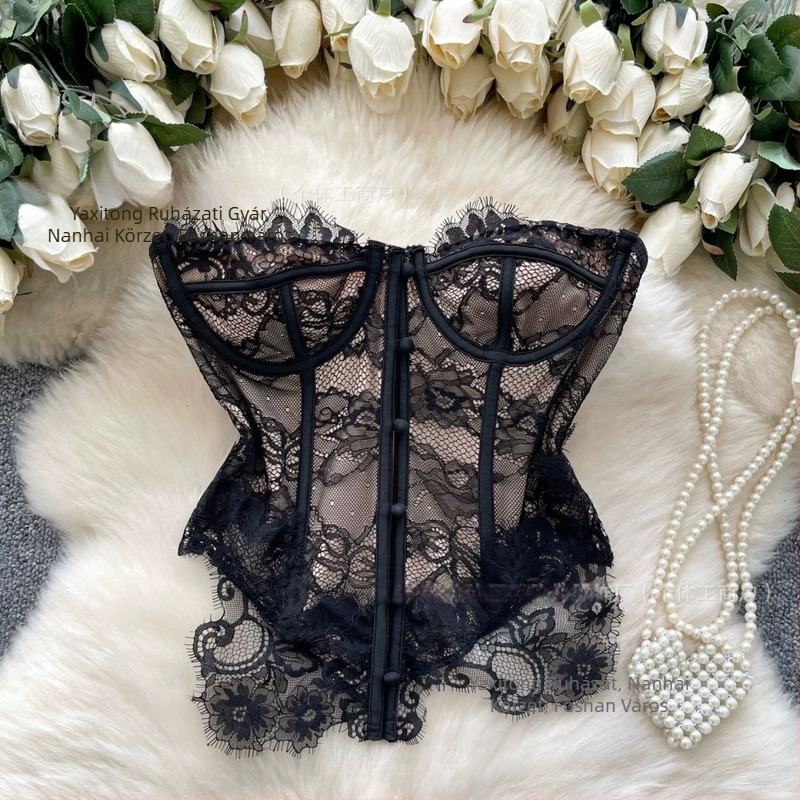 Csipkés camisole pántokkal, szűk szabású, rövid fazon, panel dizájn, poliészter 90–95%