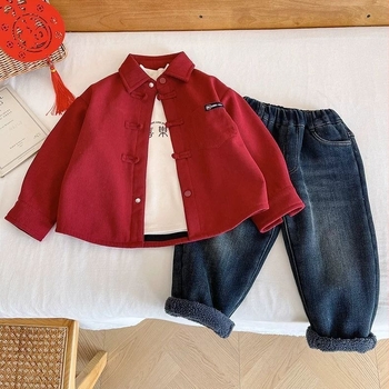 Gyerekeknek szóló ing, kínai stílusú, fleece-be boltozott corduroy anyagból (Fő anyag: nyúlfark; Corduroy; Belső: fleece; Gallér: négyszögletes; Ujj: hosszú)