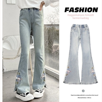 Lányoknak szánt farmernadrág, középmagas derekú, széles lábú, virágos mintázat, 70% pamut, 8 éves kortól