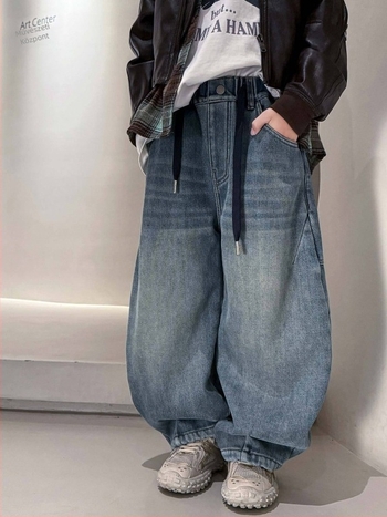 Fiúknak készült fleece-bevonatú farmernadrág téli viselethez, középmagas derekú, elasztikus öv, 60% pamut 40% poliészter, 8 évesnél idősebbeknek