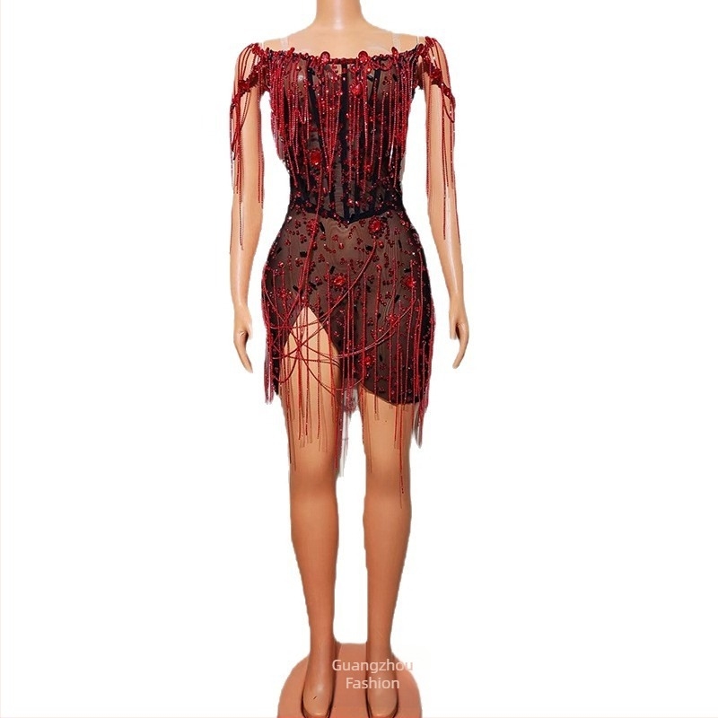 Latin tánc kostüm egy vállú, strasszos bojtok, hálós anyag, magas hasítás, aszimmetrikus szél | Anyag: Spandex >95%