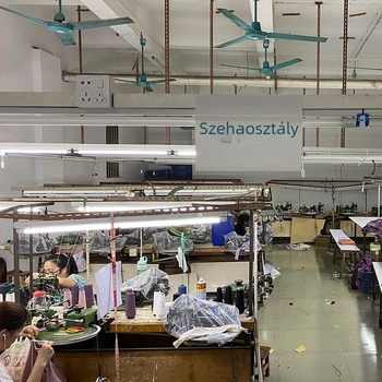 Ice Silk kötött póló jacquard mintával, kerek nyakú, rövid ujjú, szabálytalan szegéllyel, regenerált cellulóz rosttartalom 50-70%