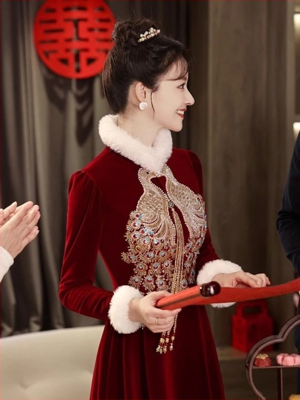 Csipao-stílusú menyasszonyi ruha, egyik váll, A-vonal, hosszú ujjú, poliészter