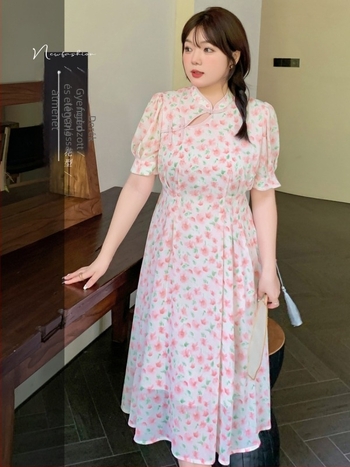 Chiffon ruha, kínai stílusú, A-vonalú, álló gallér, puffos 3/4-es ujjú