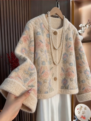 Női kínai stílusú dzseki pamut-poliészter keverékből, polo gallér, laza szabás, egy soros gombolás, ősz 2025