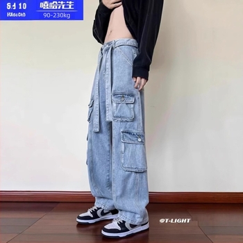 Férfi farmernadrág egyenes szabású, pamut-denim anyagból, több zsebbel, gombos zárás, négy évszakos casual viselet