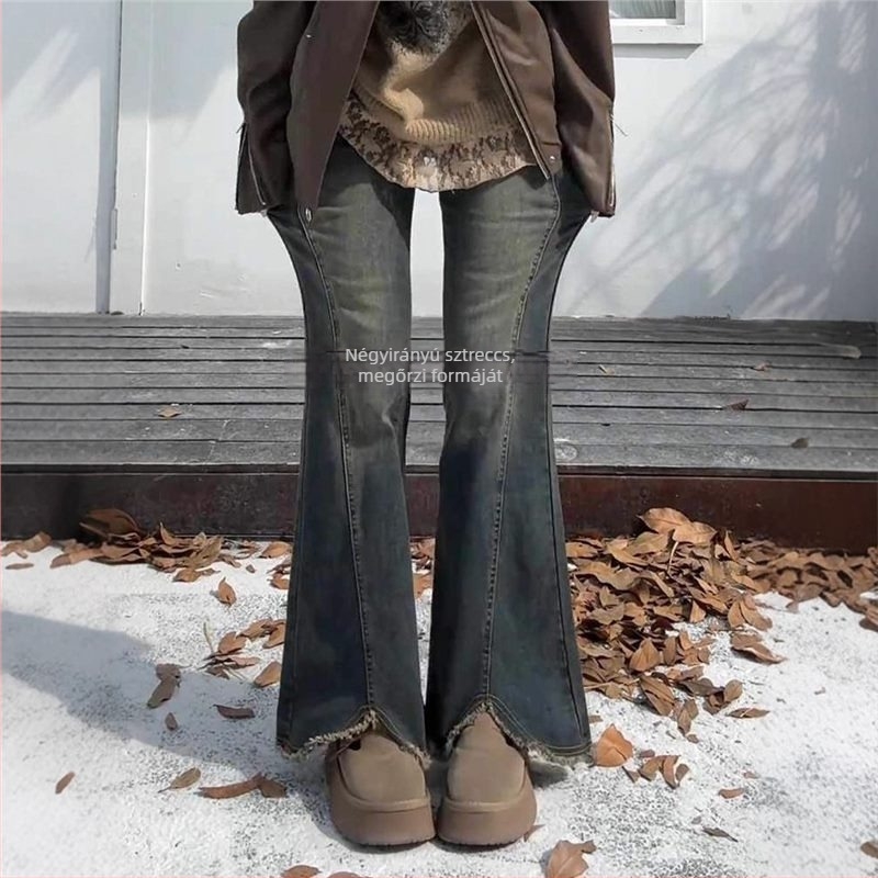 Cement szürke női farmernadrág nyers széle és hasításos kivitelben, bootcut szabású, magas derekú, rugalmas, plusz méret, tavasz–ősz