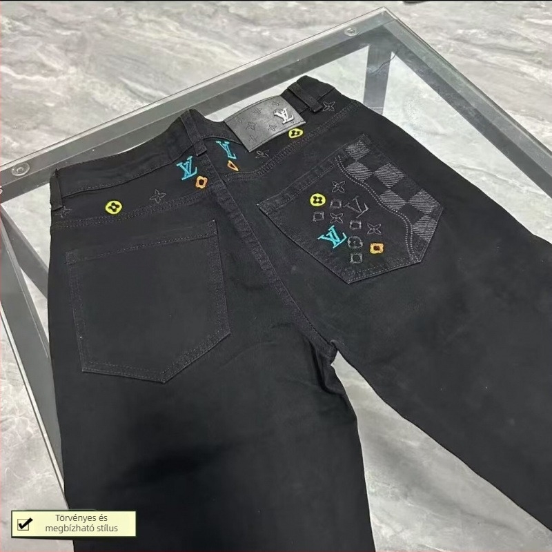 Férfi egyenes szárú farmer, hímzéssel, vastag denim, középső derék, kötős zár, mindennapi viselet