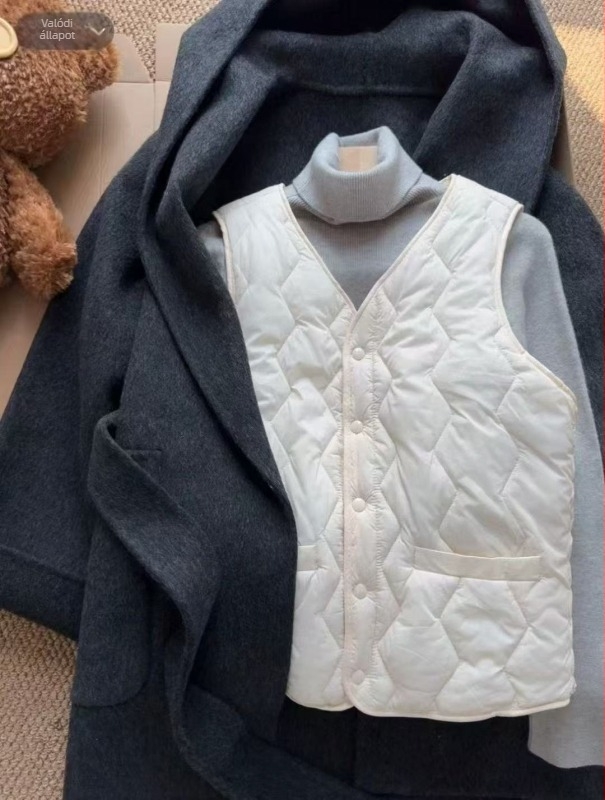 Fleece béléses mellény kasmír 80–90%, V-nyakú, háromgombos zárás