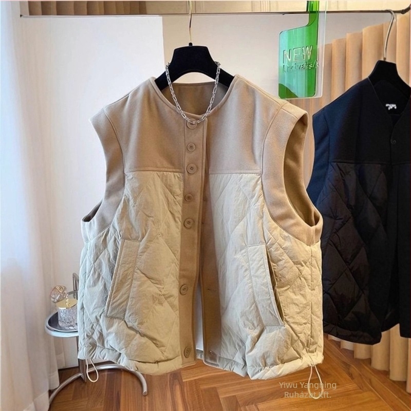 Chenille anyagú női mellény, laza szabású, polo gallérral, elöl egy sor csattal záródik, hossz 50–65 cm, tavasz 2025