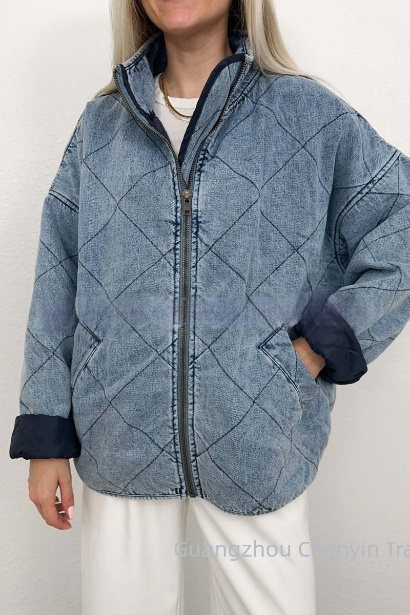 Női denim quiltelt dzseki galléros, raglán ujjak, cipzáras záródás, bő szabás, középhosszú