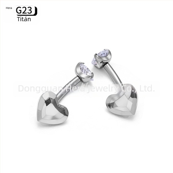 Szív alakú navel piercing titánium ötvözetből, G23 tisztaság, zirkón köves, aranyozott bevésés, uniszex elegáns ékszer