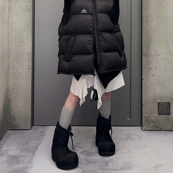 Női téli csizma - fleece bélés, PU felsőrész, gumitalp, középmagas fazon, kerek orr, magasságot növelő