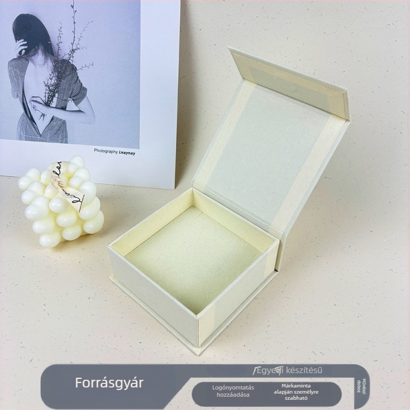 Ékszer csomagoló doboz nyaklánc, fülbevaló és karkötő számára – minimalist design, könnyű luxus ajándék doboz | Anyag: papír/karton; Csomagolás típusa: csomagolódoboz; Használat: ékszer csomagolás; Csomagolási szint: kiskereskedelmi csomagolás