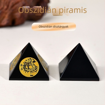 Obszidián piramis dísz négy isteni vad motívummal; Anyag: Obszidián; Eredet: Lianyungang Donghai County; Dizájn: piramis