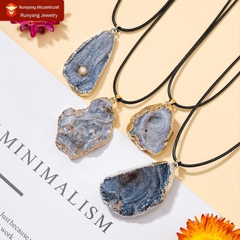 Természetes galaxikus achát kristály klaszter medálos nyaklánc, szabálytalan csillag alakú felületekkel