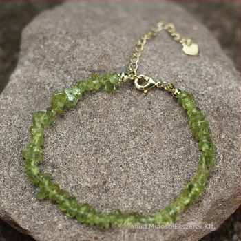 Kötött karkötő kevert anyagokból kristályokkal, uniszex geometri dizájn, nyaralási stílus