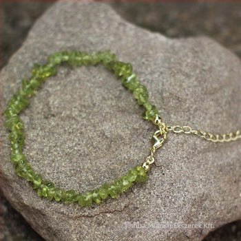 Kötött karkötő kevert anyagokból kristályokkal, uniszex geometri dizájn, nyaralási stílus