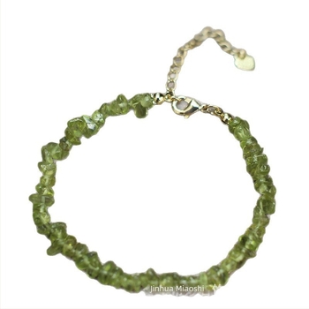 Kötött karkötő kevert anyagokból kristályokkal, uniszex geometri dizájn, nyaralási stílus