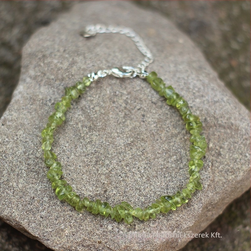 Kötött karkötő kevert anyagokból kristályokkal, uniszex geometri dizájn, nyaralási stílus