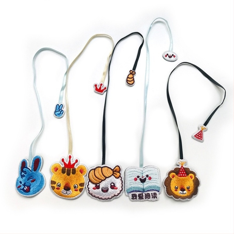 Textilt könyvjelző hímzett, poliészter, rajzfilm/anime minta, modern letisztult stílus, kész termék, másik hímzési típus