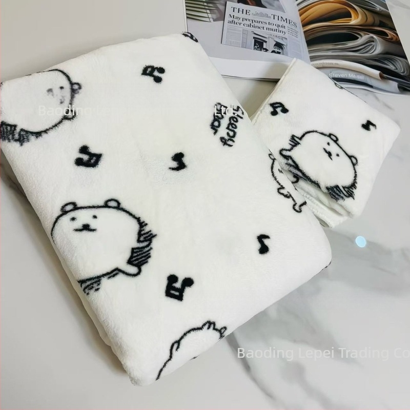 Rajzolt medve Cartoon Coral fleece fürdőlepedő készlet — tartalmaz fürdőlepedőt és arctörölközőt, nedvszívó, bolyhos, nyomtatott (Anyag: Coral Fleece; Szálak: 32; Tömeg: 80–100 g; Feldolgozás: Nyomtatás)