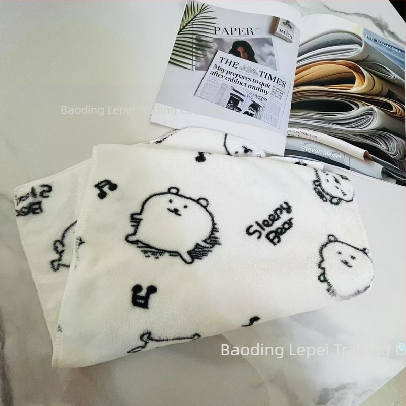 Rajzolt medve Cartoon Coral fleece fürdőlepedő készlet — tartalmaz fürdőlepedőt és arctörölközőt, nedvszívó, bolyhos, nyomtatott (Anyag: Coral Fleece; Szálak: 32; Tömeg: 80–100 g; Feldolgozás: Nyomtatás)