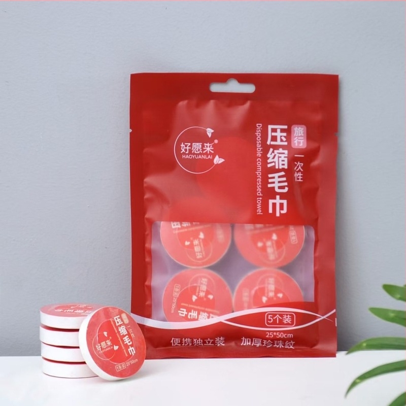 Egyszer használatos, tömörített arctörölő kendő utazáshoz, higiénikus és bőrbarát, megvastagított és nedvszívó, nem szövött anyagból.