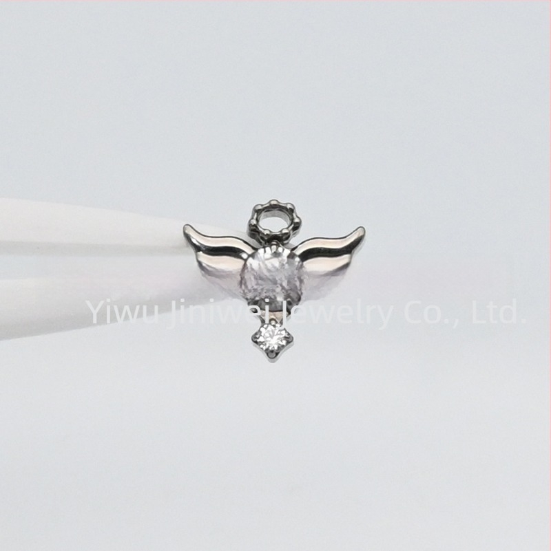 Implantált minőségű titánötvözetből készült fülbevalók angyalszárnyakkal és gyémántokkal, cartoon stílus, uniszex