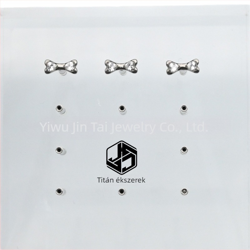 Ajakcsúró fülbevaló kutya csont formájú cirkóniával, titánötvözet ASTM F-136, mikropavé felület, Zootopia sorozat