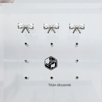 Csokornyakkendő alakú fülbevaló fehér kristállyal, implantálható titánötvözetből, gyémántvágott felülettel, uniszex japán-koreai stílus