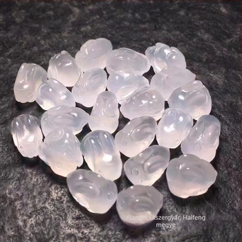 Medálos nyaklánc - Nyúl alakú agátból, Szobrászati folyamat, Természetes ékkő, VVS tisztaság