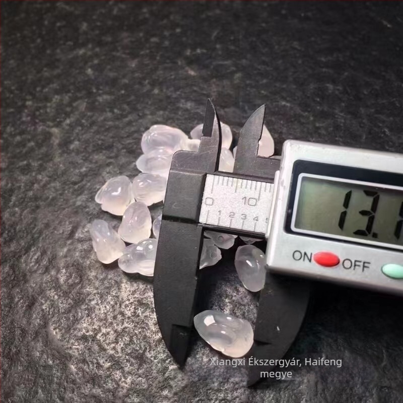 Medálos nyaklánc - Nyúl alakú agátból, Szobrászati folyamat, Természetes ékkő, VVS tisztaság